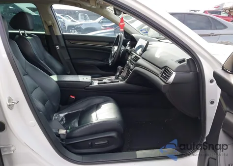 2018 Honda Accord Touring z USA, uszkodzony, nr VIN 1HGCV1F96JA007316